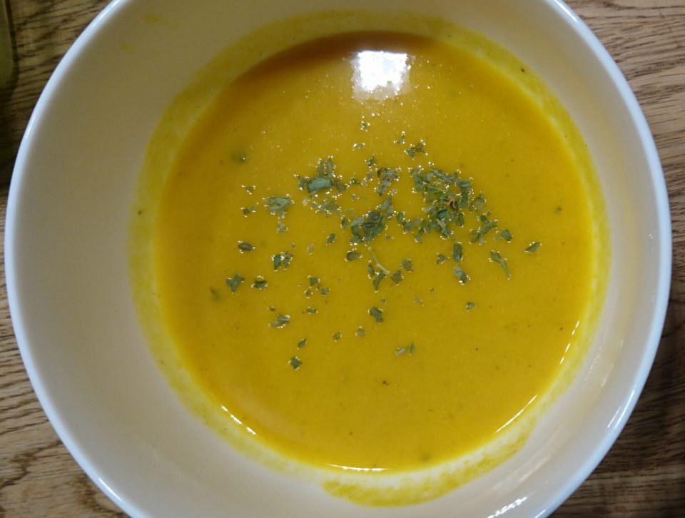Möhren-Orangen-Suppe mit Ingwer – ein absoluter Erkältungskiller – Die ...