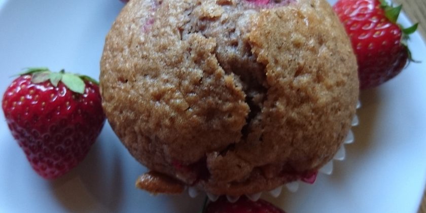 Erdbeer-Joghurt-Muffins mit Walnüssen – sommerlich leicht – Die ...